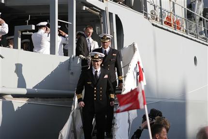 HKH Kronprins Frederik sejlede med fra Snekkersten til Langelinie og forlader her Vædderen. Kronprinsen er protektor for Dansk Ekspeditionsfond der har arrangeret Galathea 3-Ekspeditionen