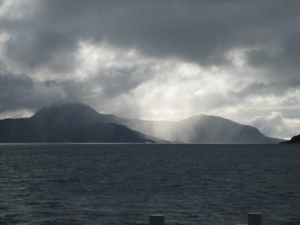 Regn og rusk i fjorden