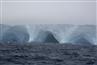 18. januar 2007: Efter at have krydset polarfronten mødte VÆDDEREN det første isbjerg.