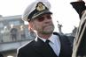Kommandørkaptajn Carsten Schmidt, skibschef på Vædderen fra København til Sydney, venter på kajen.
